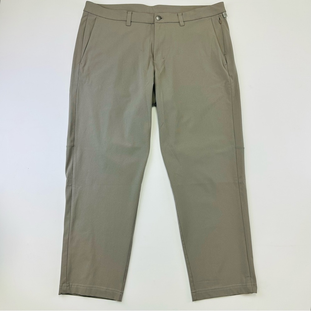 Lululemon Commission Mens Pant Slim Warpstreme
Grey 38 x 27